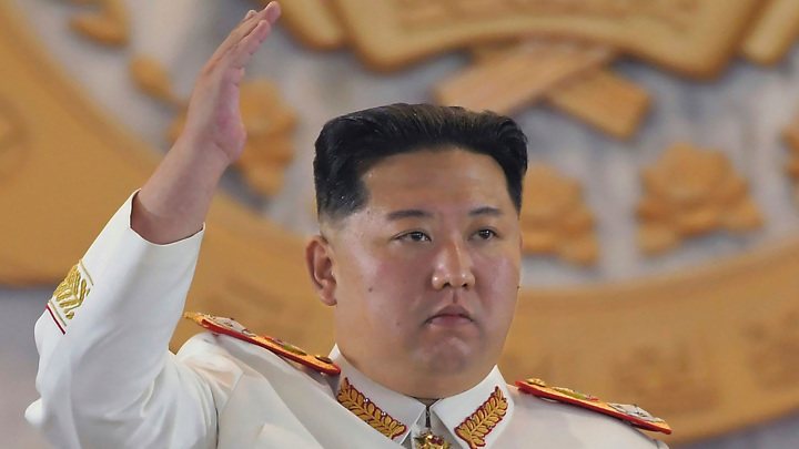 Ким Чен Ын назвал вспышку COVID-19 в КНДР "великим потрясением"