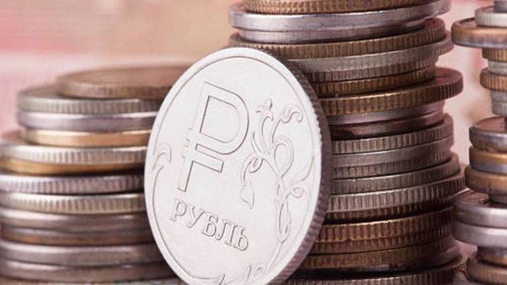 Американский телеканал CBS назвал рубль самой устойчивой валютой года