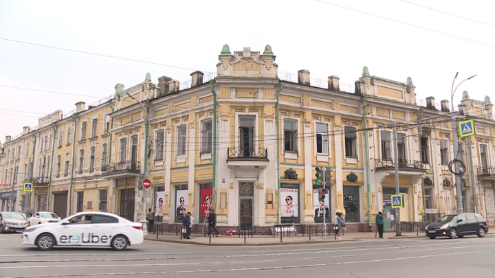Губернатор Игорь Кобзев: горевшее здание бывшего ТЮЗа восстановят и отреставрируют