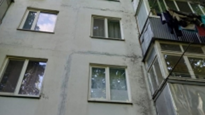 Под Ростовом 2-летняя девочка не выжила после падения с пятого этажа
