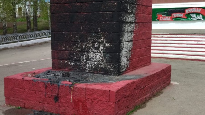 9-летний школьник поджег венки у памятника Неизвестному Солдату в Башкирии