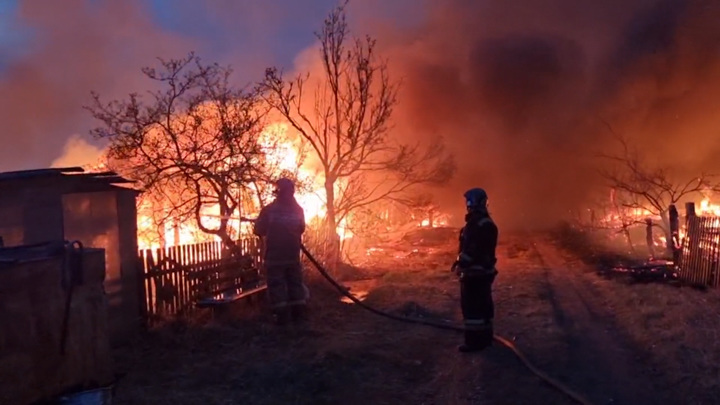 В садоводстве "Механизатор" в Братском районе завершают ликвидировать пожар
