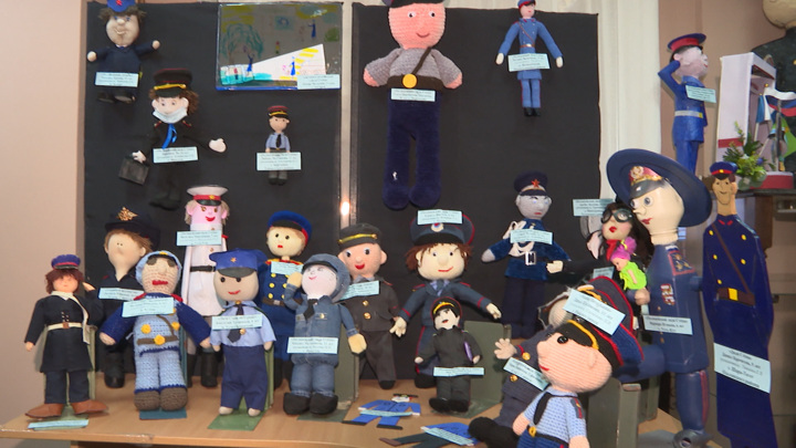 Более 250 работ представили жители Иркутской области на благотворительной выставке "Полицейский дядя Степа"