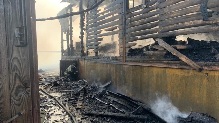 В Меленках огнеборцы потушили пожар площадью более 300 квадратных метров