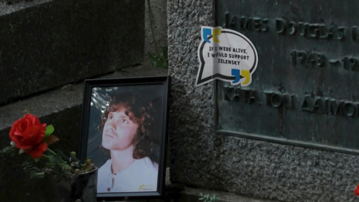 "Был бы жив…": вандалы осквернили могилы на Пер-Лашез
