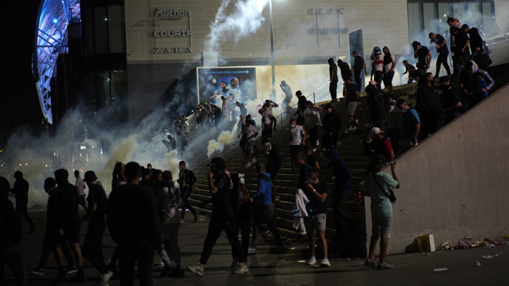 Фанаты "Ромы" и "Фейеноорда" устроили беспорядки в Тиране