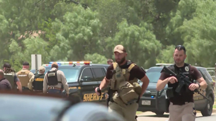 Расстрелявший школьников в Техасе снимался в женской одежде