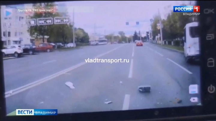 В сети появилось видео последствий столкновения двух владимирских автобусов