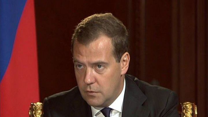 Медведев утвердил правила оказания платных образовательных услуг
