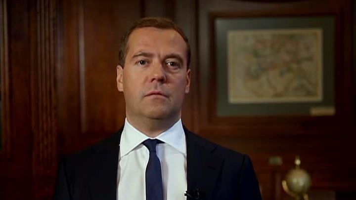 Медведев поддерживает идею единого учебника в разных областях знаний