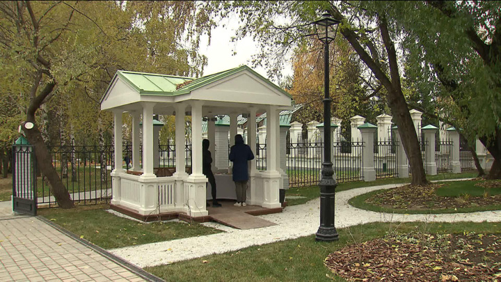 Завершены работы по благоустройству территории вокруг музея Павла и Сергея Третьяковых в Москве