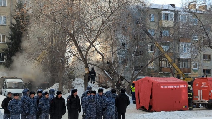 Режим ЧС ввели в Новосибирске из-за обрушения жилого дома на улице Линейной