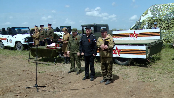 Поисковиков из отряда "Безымянная высота" наградили памятными знаками