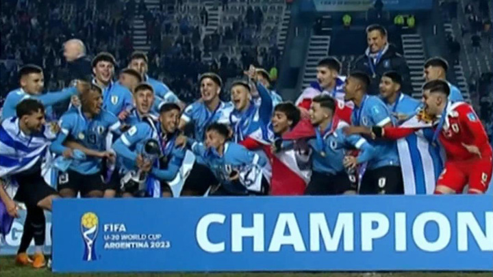 Победители чм. Уругвайцы. Сборная италии по футболу. Сборная украины на чм 2006. Победители чм.