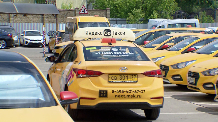 Закон о такси: чем нововведения обернулись для перевозчиков и пассажиров