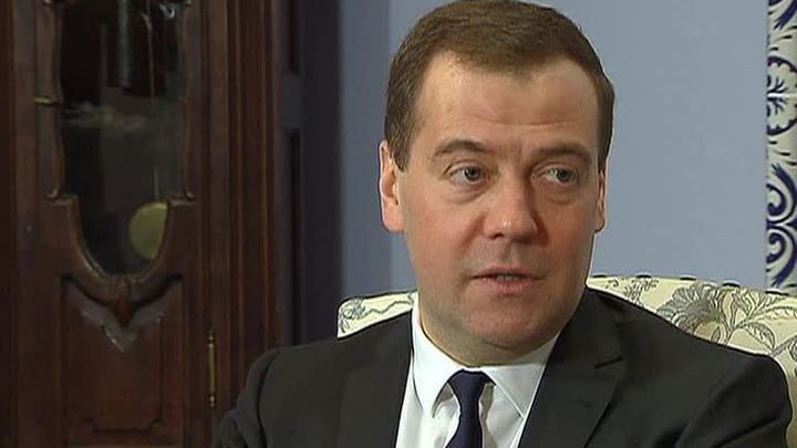 Медведев поздравил Владимира Атлантова с юбилеем