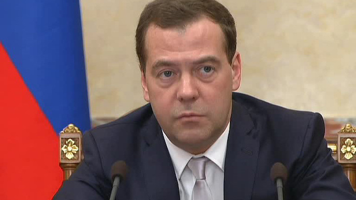 Премьер-министр России поздравил Олега Табакова с юбилеем