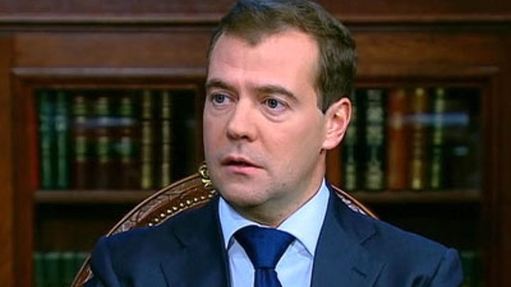 Премьер-министр поздравил с юбилеем Александра Коршунова