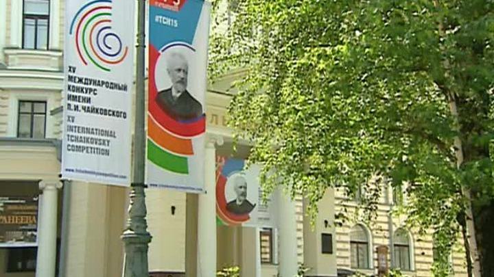 Конкурсу Чайковского посвятили фотовыставку на Никитском бульваре
